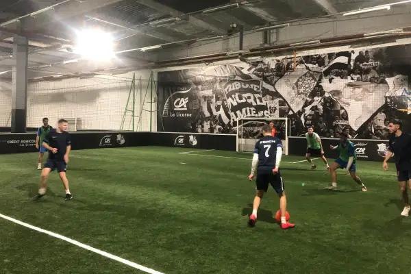 Match de foot à 5 en salle à Amiens.